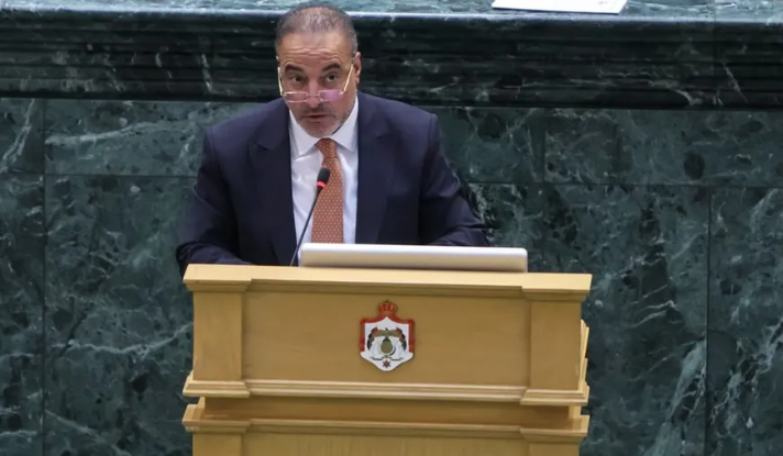 وزير المالية: سننظر بزيادة الرواتب في العام 2027