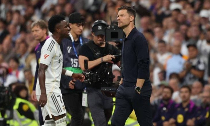 تقارير: علاقة فينيسيوس جونيو وتشابي ألونسو في طريق مسدود