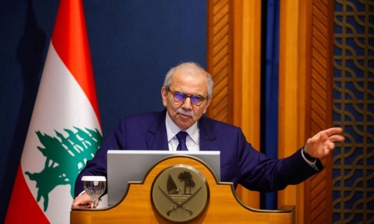 في أول زيارة له لباريس ..  سلام يلتقي الرئيس الفرنسي ماكرون
