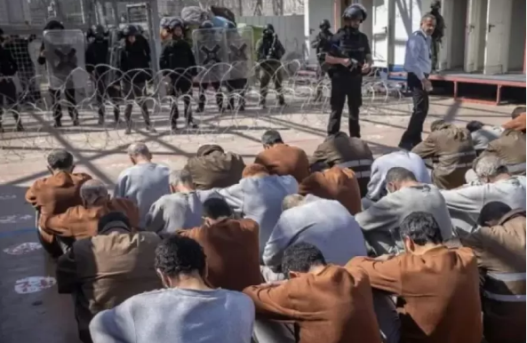 "من مسلخ النَّقب" ..  أسيرٌ محرَّر يروي تفاصيل مروّعة عاشها في سجون الاحتلال 