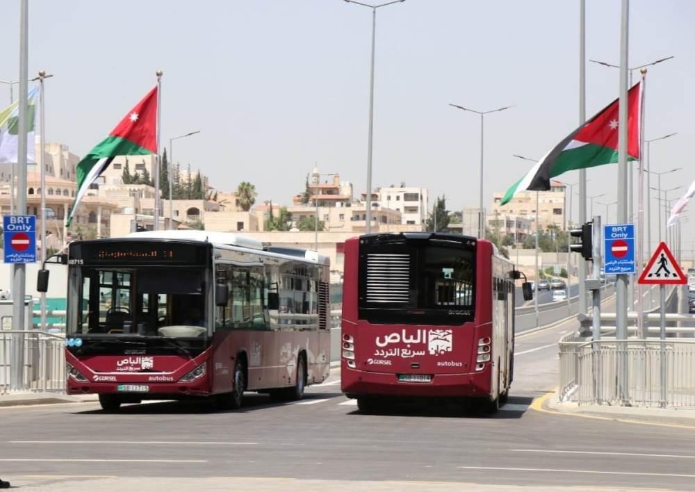 تفاصيل وأجور استخدام الباص السريع بين عمان والزرقاء 