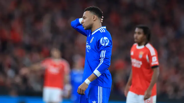 هل يغيب عن المونديال؟ ..  مبابي يطلق أجراس الخطر قبل لقاء بنفيكا