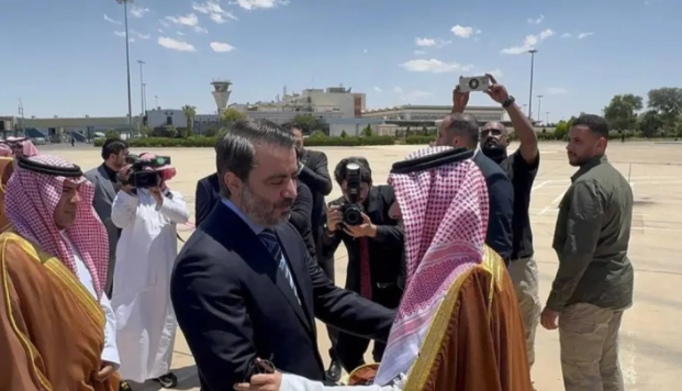 وزير الخارجية السعودي يصل إلى دمشق يرافقه وفد اقتصادي