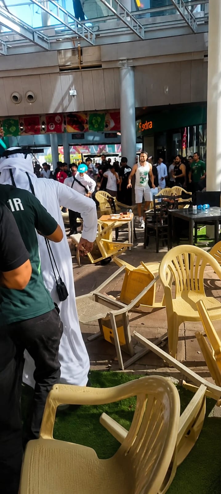 الترحيل يواجه المتورطين ..  الداخلية القطرية توقف 25 شخصًا على خلفية مشاجرة بين مشجعين أردنيين وجزائريين
