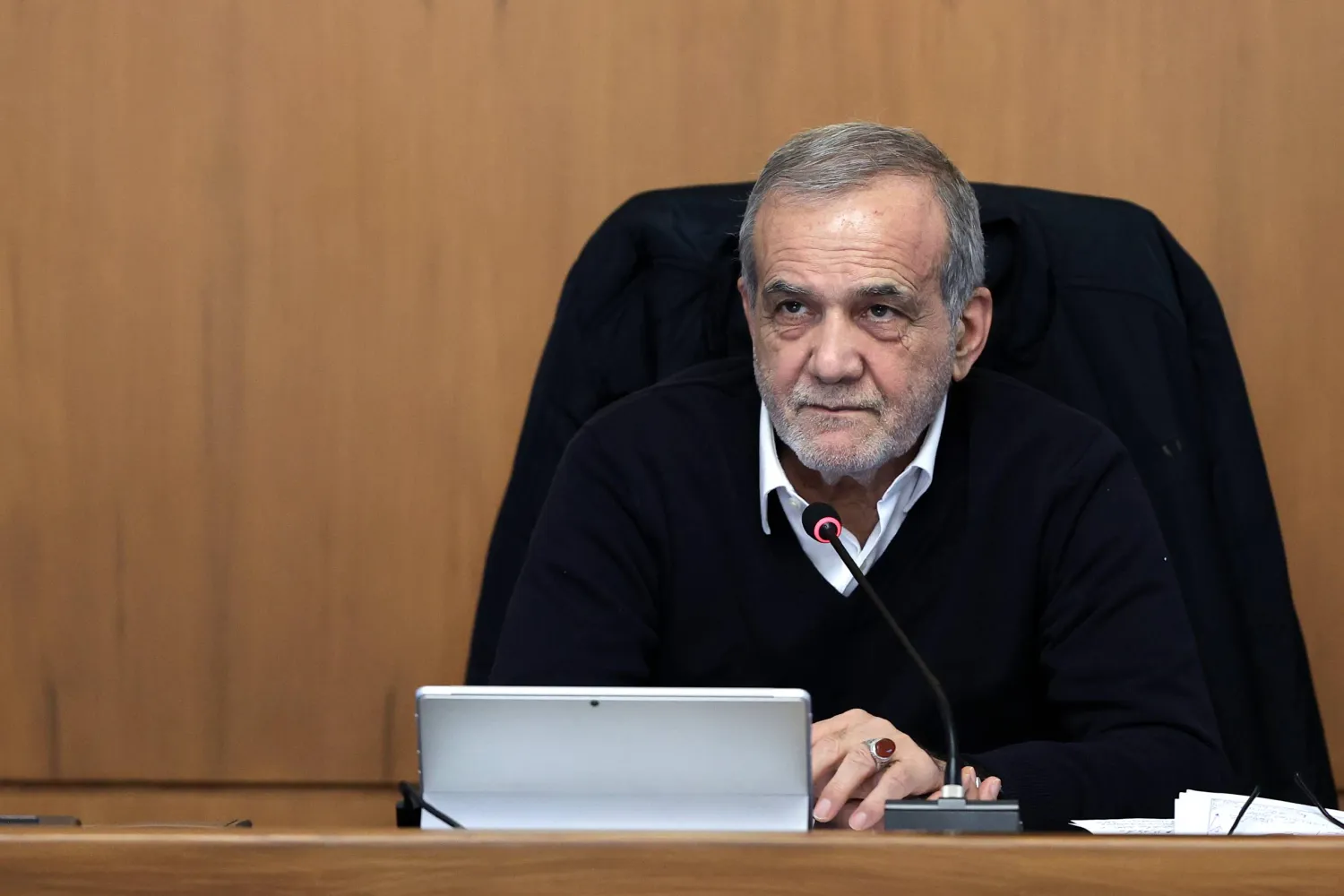 الرئيس الإيراني يعلن استعداداً مشروطاً للتفاوض مع الولايات المتحدة