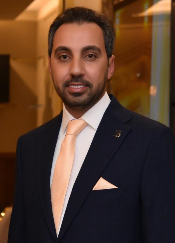 الدكتور سيف الدخيل  ..  مبارك الخطوبة