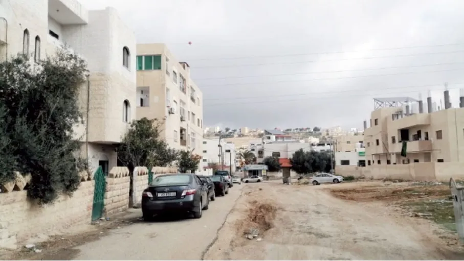 سكان مناطق طرفية بالكرك: نريد طرقًا أفضل وإنارة تحسّن السلامة