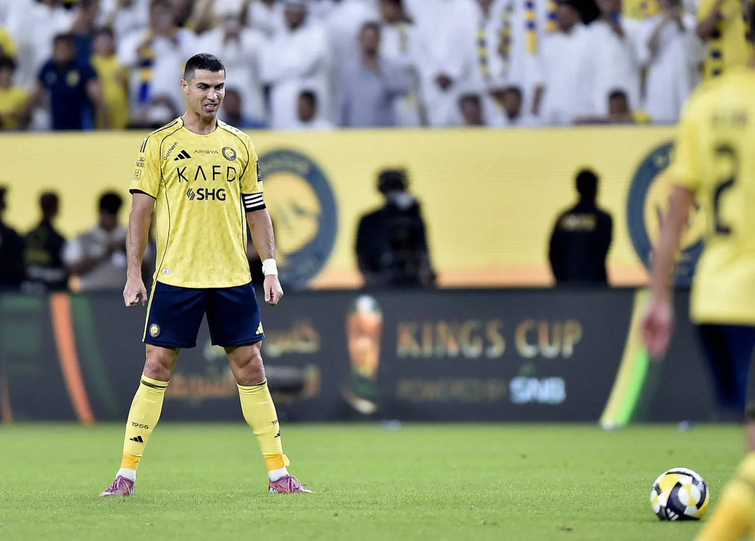 سباق الألف هدف… ميسي يؤجل اعتزال رونالدو