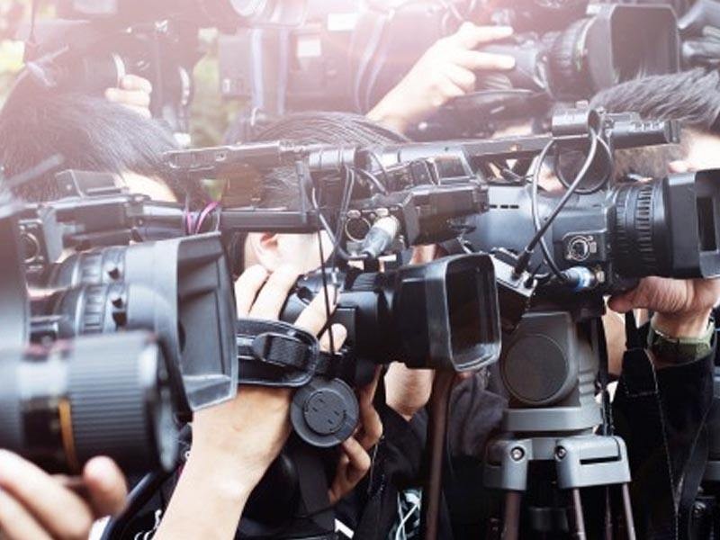 تنظيمًا للمشهد الإعلامي ..  هيئة الإعلام تمنع التصوير والتغطية دون تصاريح مسبقة