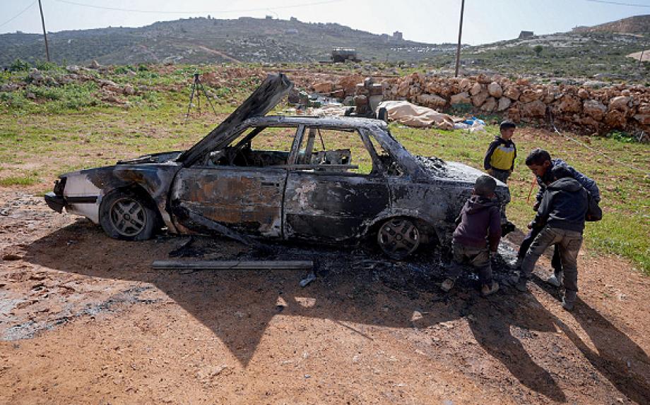 اعتداءات للمستوطنين وإصابات في مسافر يطا ومداهمات واسعة في عدة مناطق  