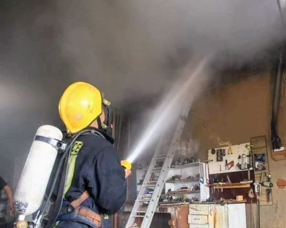 الدفاع المدني يخمد حريق هنجر بمحافظة إربد 