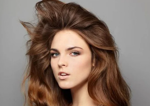 سر الشعر الكثيف واللامع  ..  مكوّن تتناولينه كل صباح هل جربته؟