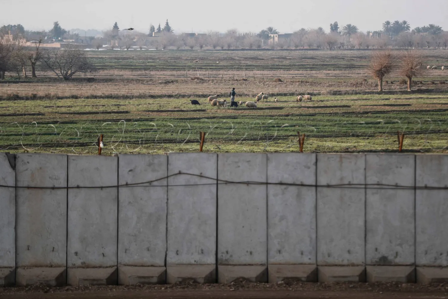 الجيش العراقي: أنجزنا 80 % من الجدار الكونكريتي مع سوريا