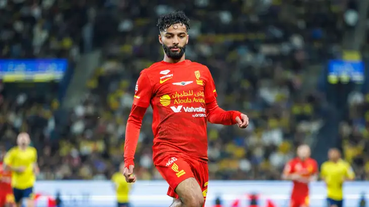 صفقة أبو الشامات ..  القادسية يرفض 50 مليونًا من الهلال