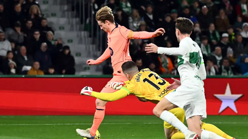 دي يونج يحذر: برشلونة لم يكشف عن كامل قوته بعد!