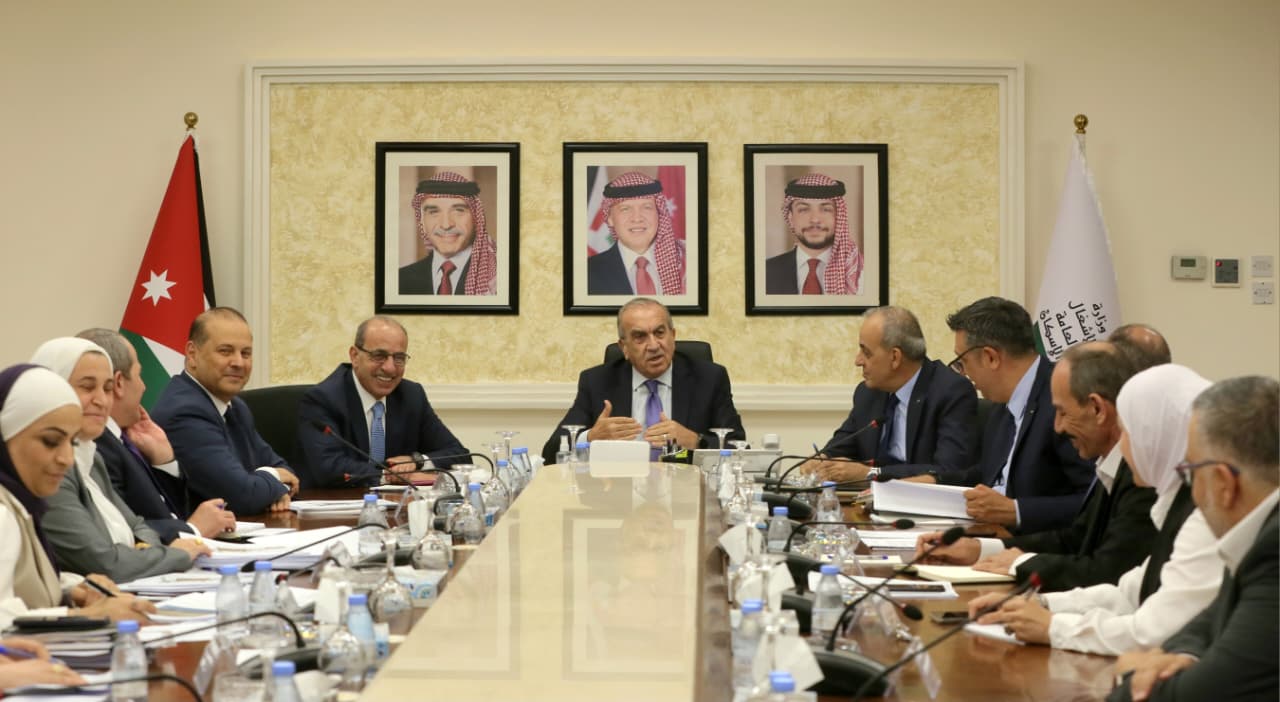 اجتماع في الأشغال لمتابعة تنفيذ مشروع إعادة إحياء وتأهيل سوق معان التراثي