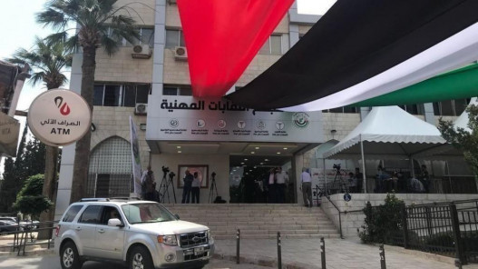 نقابة المحامين تشكل لجنة لمتابعة قرار نقابة الأطباء وقف التعامل مع التأمينات