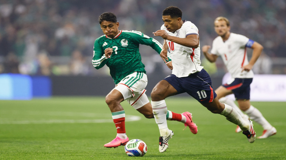إنجلترا المنقوصة تُقصي المكسيك 3-2 وتبلغ ربع نهائي كأس العالم