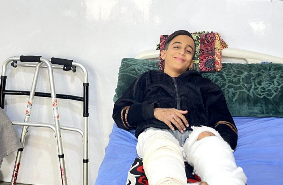 بين سريرٍ مؤقت ومعبرٍ مغلق… جودت يقاوم الموت بانتظار رحلة العلاج  