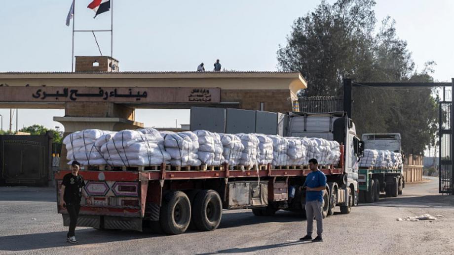 عشائر غزة: شاحنات مساعدات ستدخل غدًا إلى شمال القطاع بتأمين شعبي 
