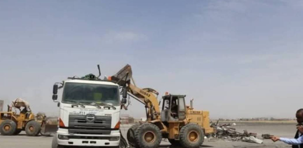 قادة حوثيون يتنافسون على الخردة بعد تدمير "إسرائيل" مطار صنعاء