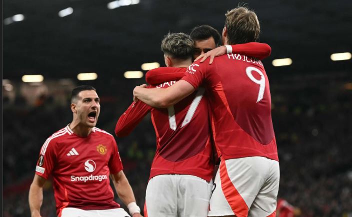 كشافو مانشستر يونايتد يراقبون كريستيانو الصغير