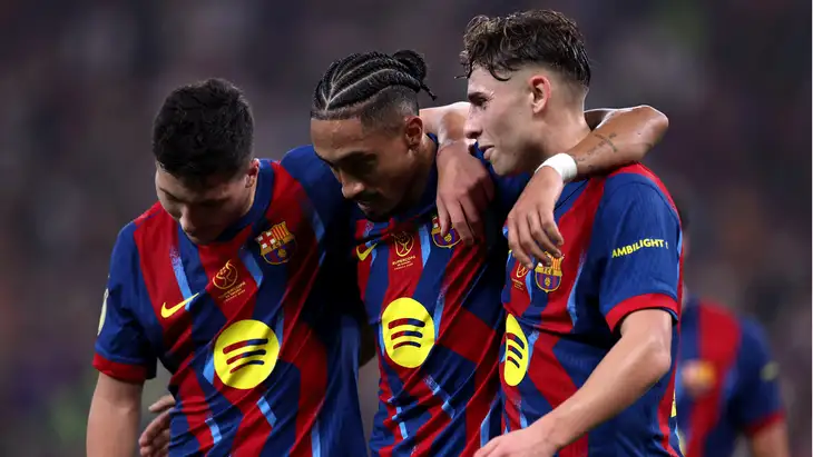 "العدو يصبح حليفًا" ..  برشلونة يشجع ريال مدريد لينتقم منه في النهائي!