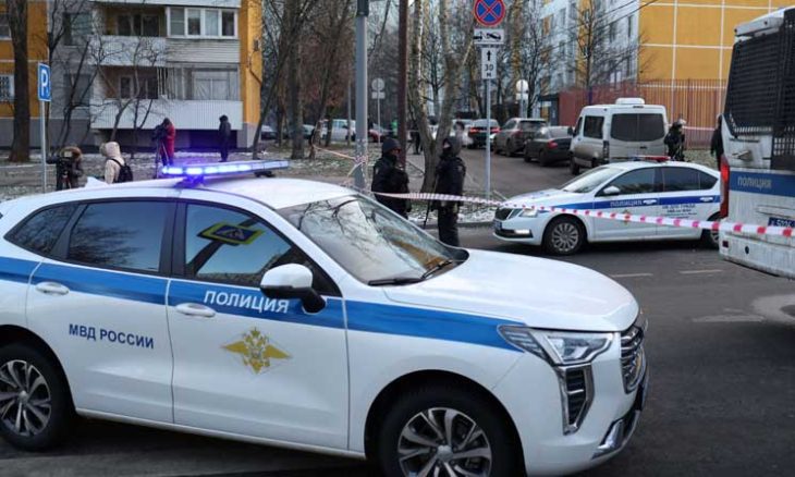مقتل ثلاثة أشخاص بينهم شرطيان بانفجار في موسكو