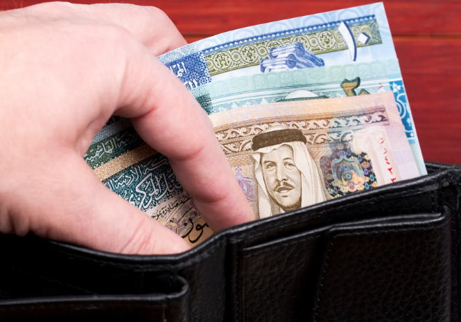 تأجيل أقساط القروض قبل عيد الفطر: هل هو خيار مطروح أم جدل متكرر كل عام؟