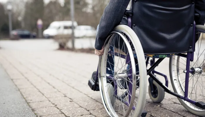 مطالبات بتهيئة الجامعات لتسهيل تنقّل الطلبة ذوي الإعاقة