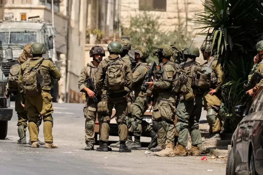 الاحتلال يشنُّ حملة اعتقالات واقتحامات واسعة في الضفة والقدس  