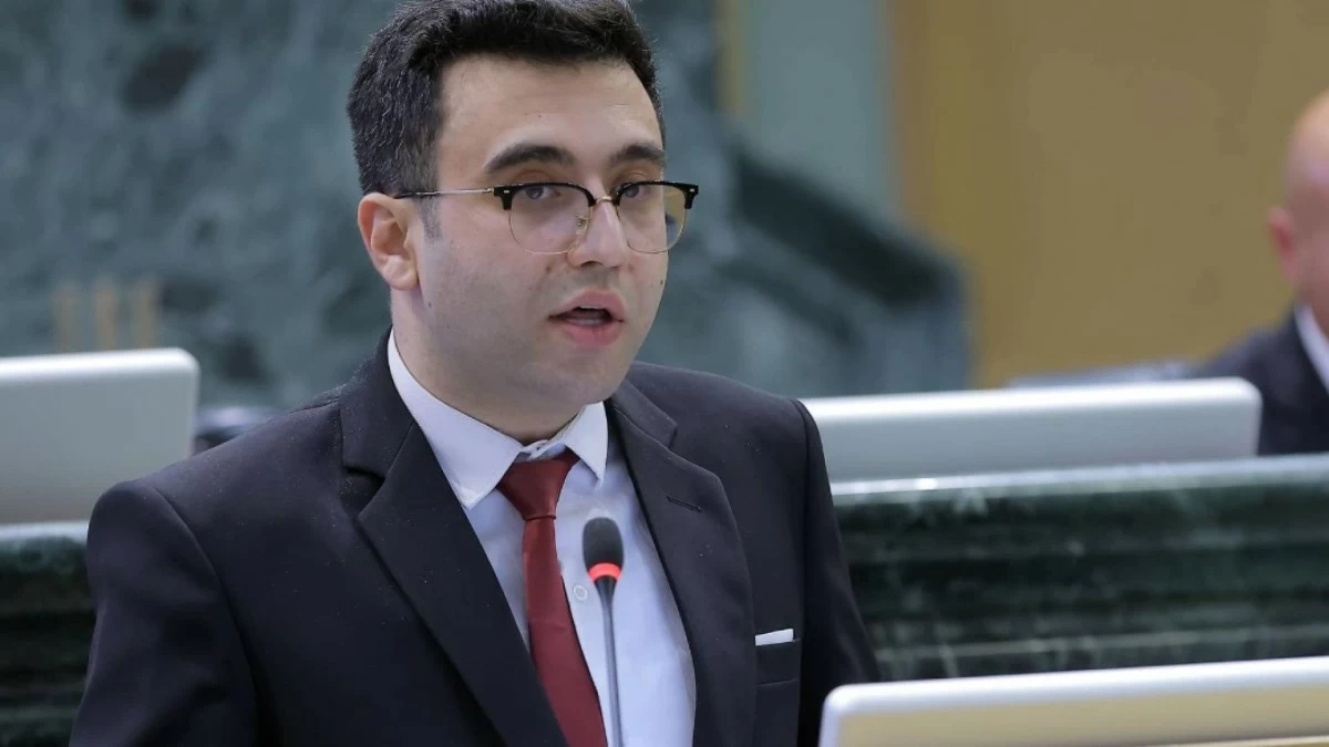 الخصاونة: قرار الإدارية العليا بفصل الجراح نهائي ويُسقط المقعد النيابي تبعًا للصفة الحزبية 