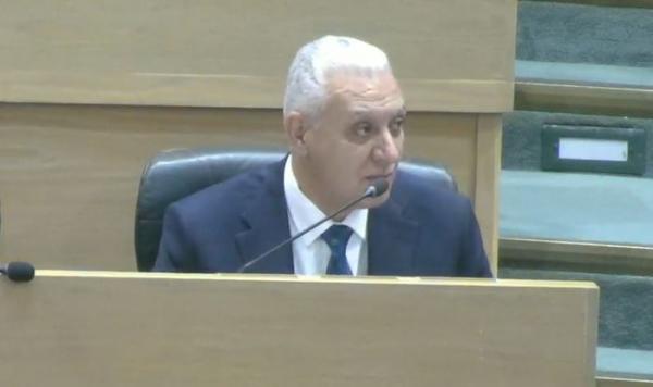 العموش يطالب الحكومة بسؤال المستثمر المناصير مباشرة عن المسؤولين