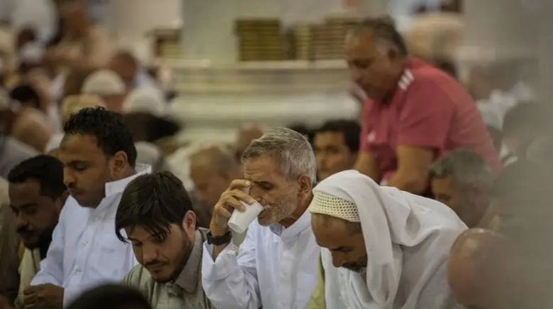 هكذا يفطر الصائمون في المسجد النبوي خلال رمضان