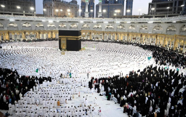 السعودية: لا اشتراطات جديدة على معتمري الخارج