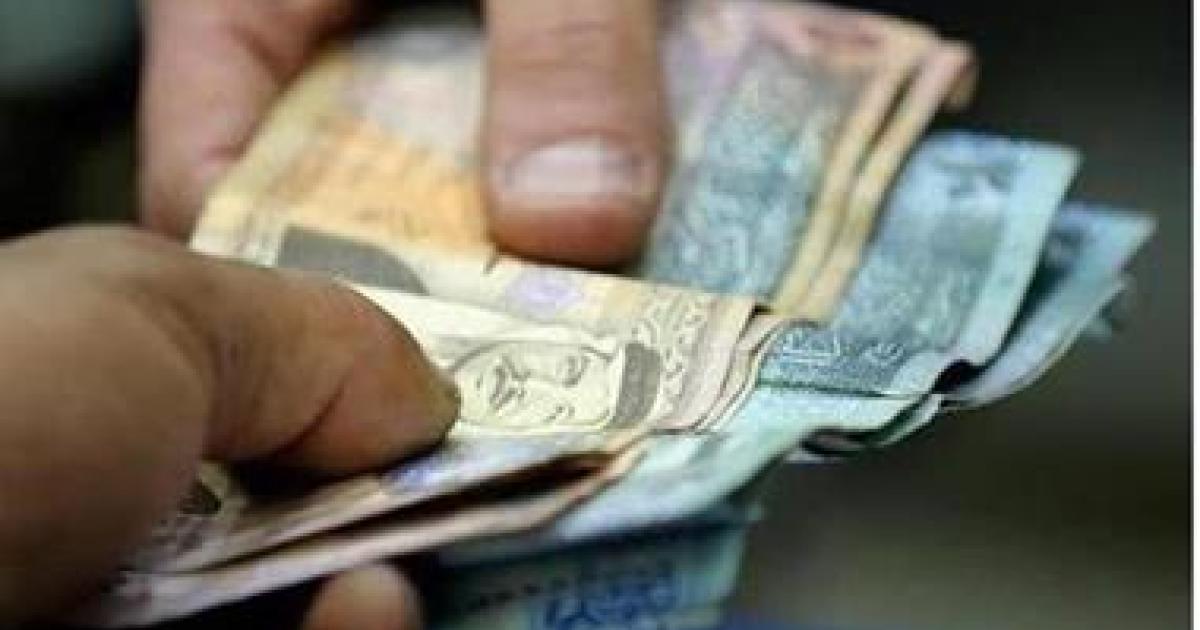 بين الغلاء والراتب المحدود ..  هل يكفي راتب ٤٥٠ دينارًا للزواج وتكوين أسرة؟