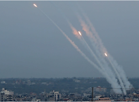 رشقة صواريخ من غزة وصفارات الانذار تدوي بعسقلان