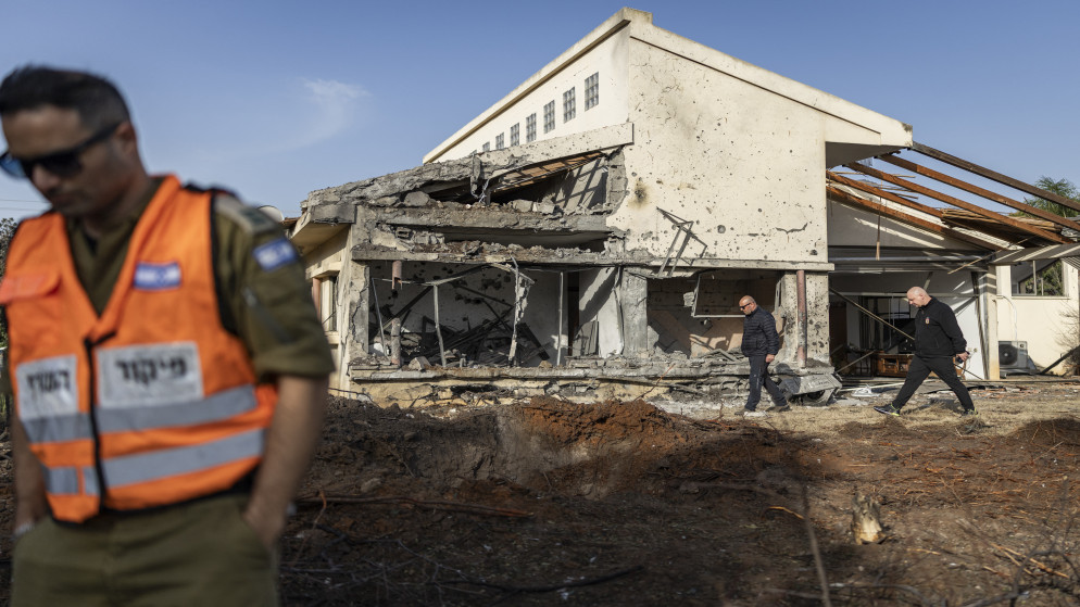 إيران تستهدف قاعدتين عسكريتين إسرائيليتين وجهاز الأمن الداخلي 