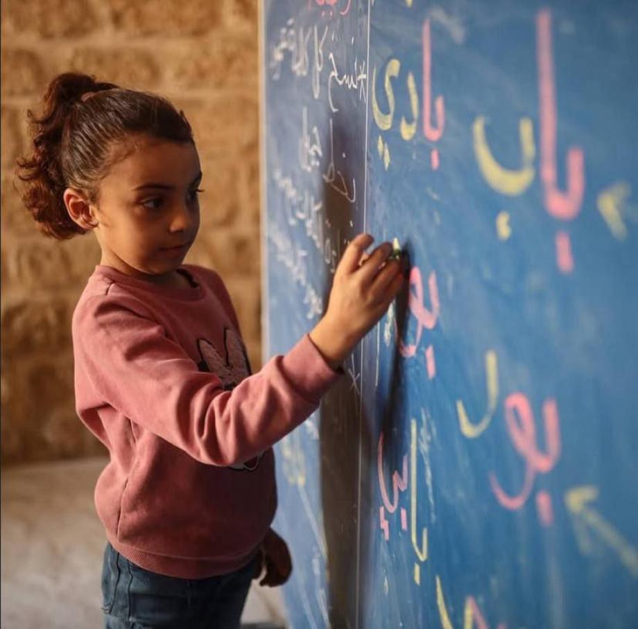 نقاط تعليميَّة شحيحة في غزَّة … آلاف الطَّلبة بلا مقاعد دراسة للعام الثَّالث 