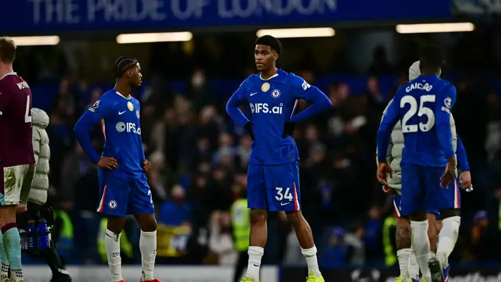 نجم تشيلسي السابق: هذا القرار أعادنا 5 خطوات إلى الوراء