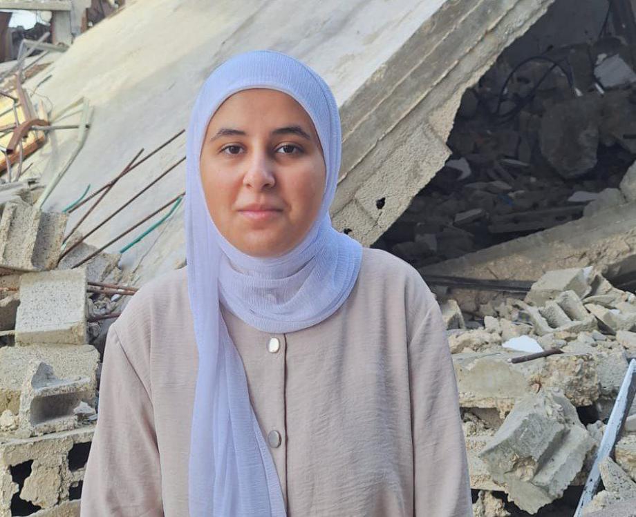 لانا العقاد… فتاة وُلِدت بإعاقة بصرية تهزم الحرب وتنتصر للضوء 