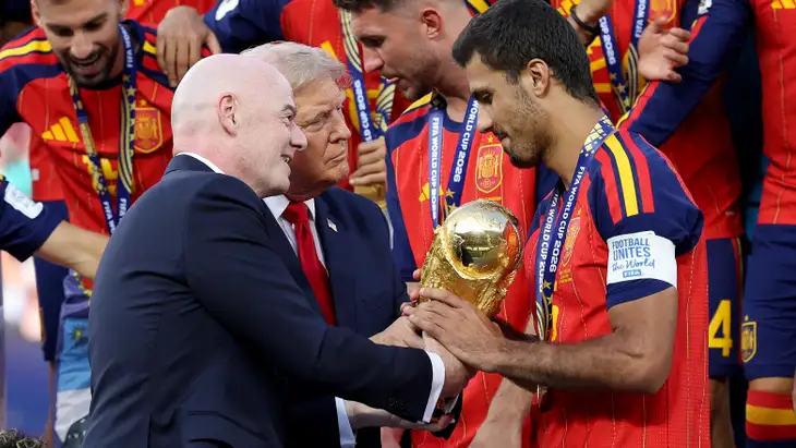 ريال مدريد يجتمع سرًا بوكلاء رودري ..  وشرط السيتي يشكل عقبة