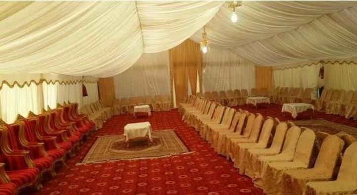 منذ متى أصبحت بيوت العزاء في الأردن مكانًا لالتقاط الصور والابتسامات؟