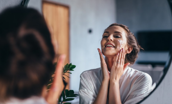 بشرتك متعبة؟  ..  إشارات من الجلد تكشف غسل الوجه الخاطئ