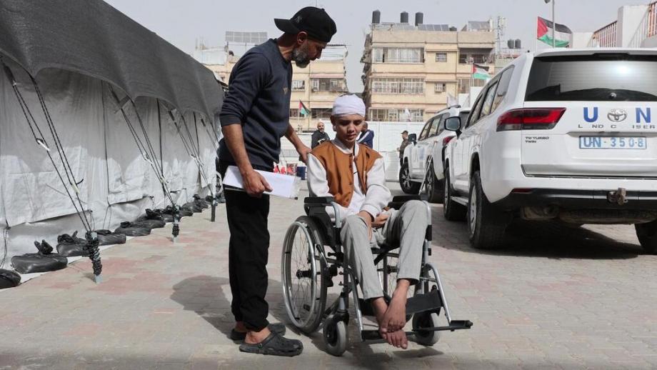 بين الانتظار والألم ..  جرحى غزة ينتظرون معبر رفح  