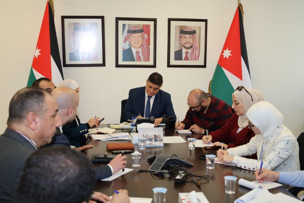 اجتماع في وزارة النقل لتعزيز خدمات النقل العام للمدن الصناعية