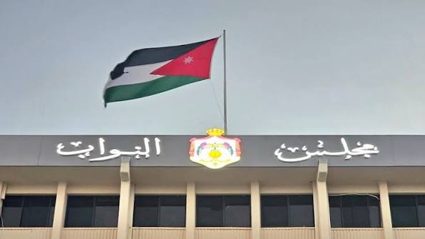 الاستعراض النيابي ..  انتقادات للحكومة تنتهي بالموافقة على قوانينها