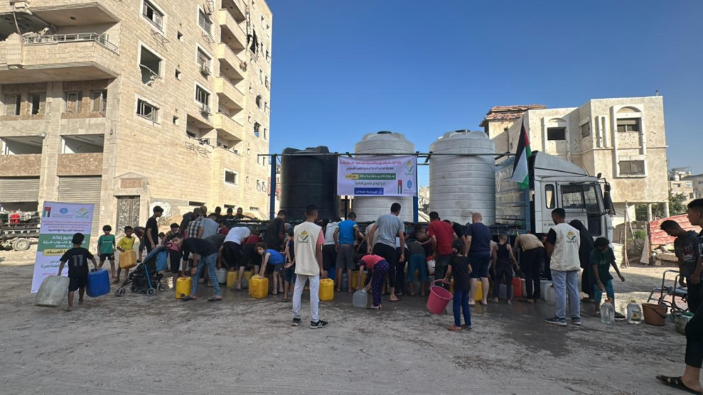 الخيرية الهاشمية ولجنة المناصرة تنفذان أكبر حملة لسقيا الماء في غزة