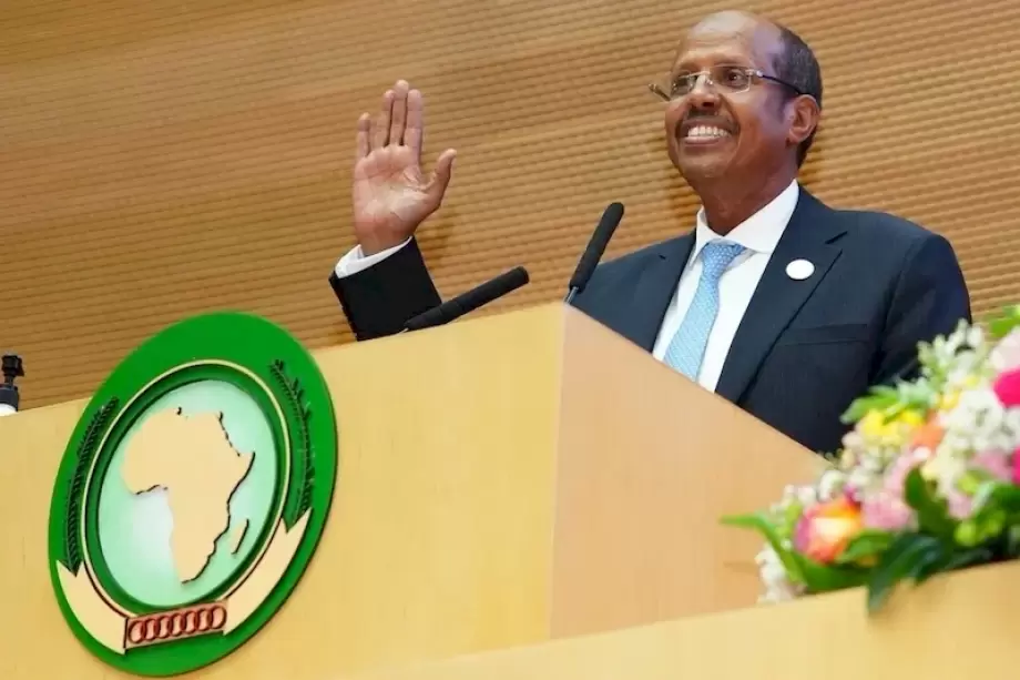 رئيس مفوضية الاتحاد الإفريقي يدعو إلى “وقف إبادة” الفلسطينيين 