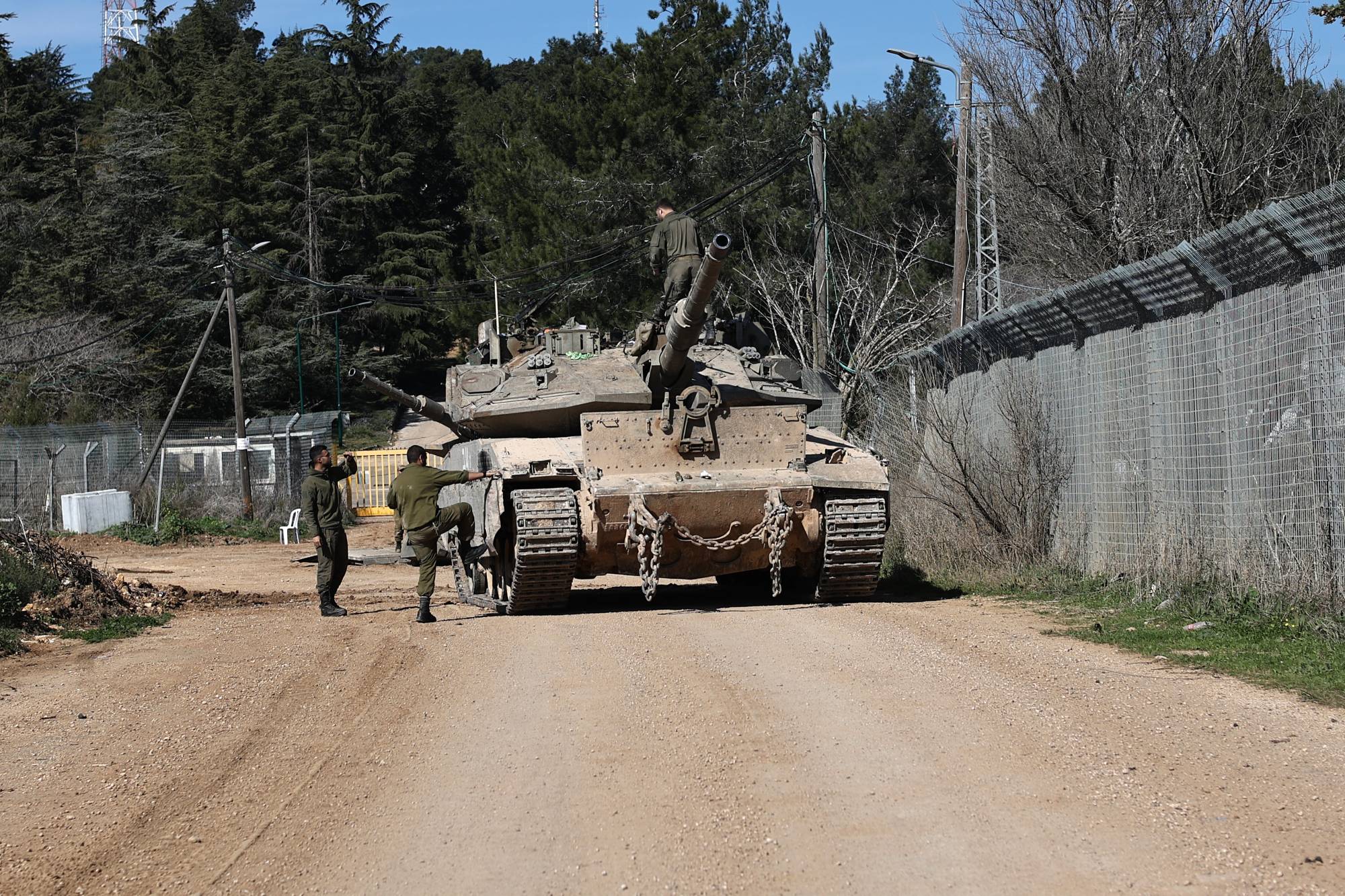 إسرائيل تعيد سكان الشمال وسط استعدادات لحرب جديدة على لبنان